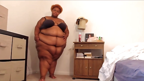 I'm a good-looking ebony babe who likes to make my camera