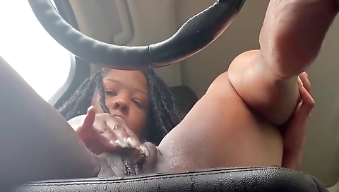 Tattooed ebony beaut has a solo video showing her squirting