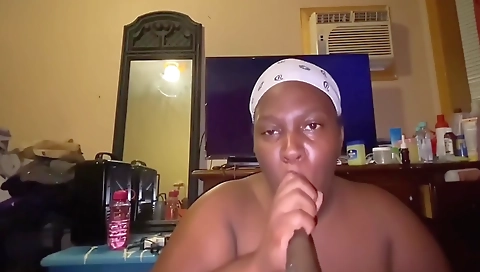 Amateur ebony milf with a sexy pussy is getting pounded