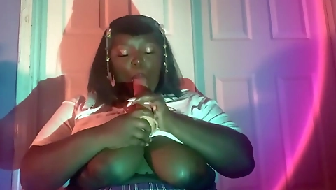 Busty ebony slut with big tits is good at creating fun