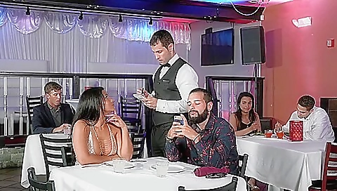 Rose Monroe Tip The Waiter Again / 03.12.2018