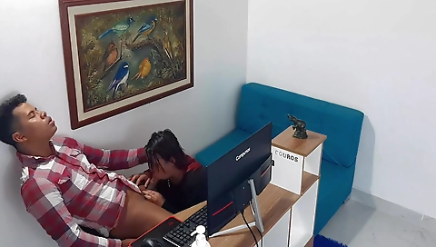 Ebony girl fucked by her boss in amateur webcam video