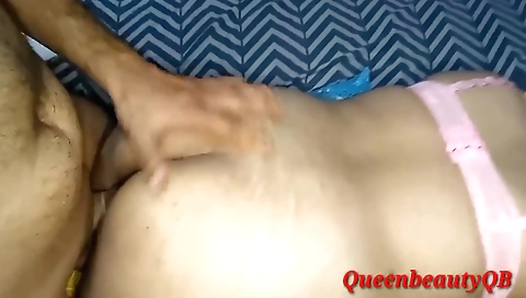 Indian amateur with a big ass fucks in a big ass vid