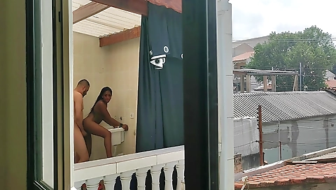 Amor que usa uma cara de brasileira e uma cara de latina